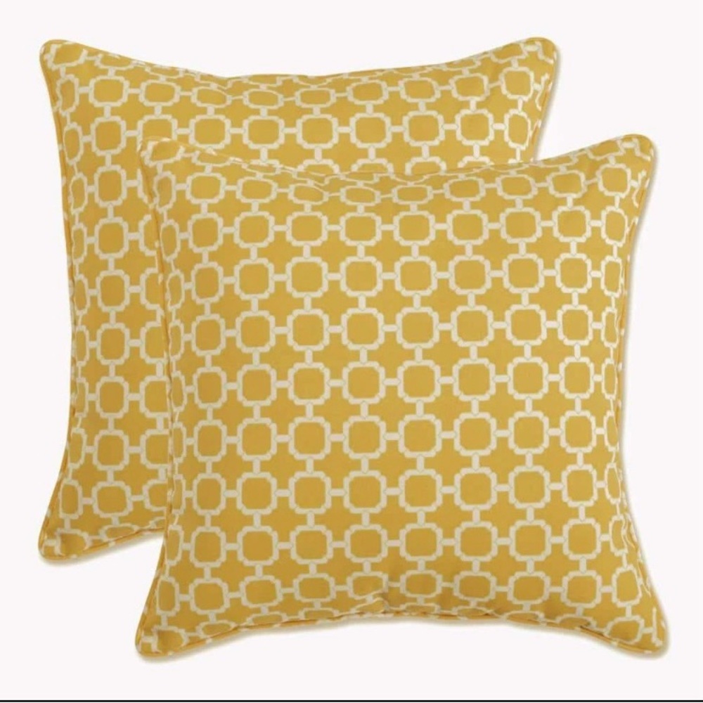 Outdoor/Indoor Throw Pillows Set of 2 by Pillow Perfect in Hockley Yellow